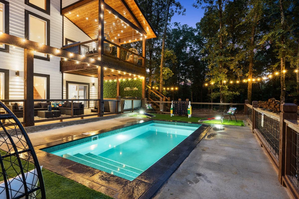 Pool Cabins in Broken Bow