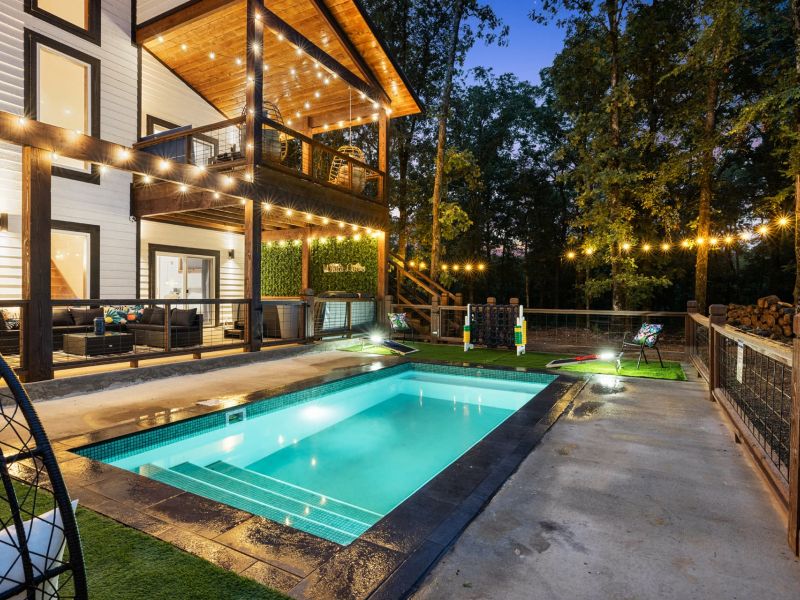 Pool Cabins in Broken Bow